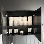 Spacious 6br For Groups Near Station Apartment