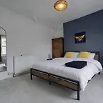 Spacious 6br For Groups Near Station Scarborough