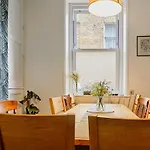 Lejlighed Spacious 6br For Groups Near Station