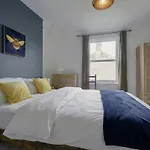 Spacious 6br For Groups Near Station Apartment Scarborough