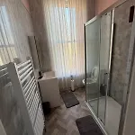 Spacious 6br For Groups Near Station Apartment