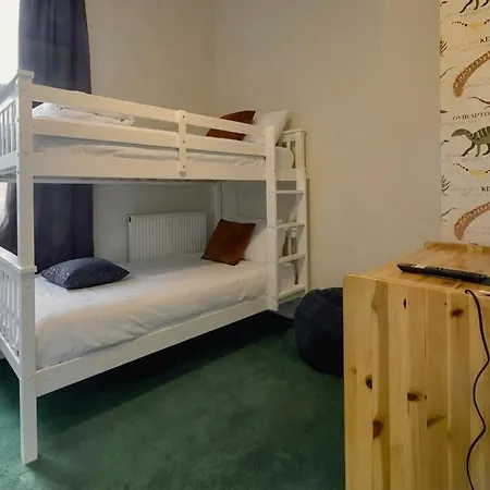 Spacious 6br For Groups Near Station Apartment