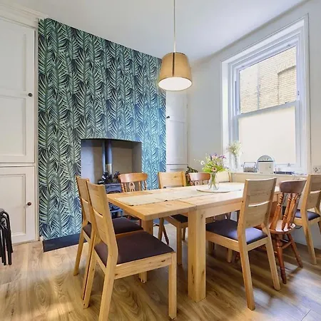 Spacious 6br For Groups Near Station