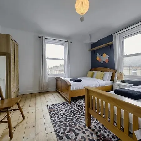 Spacious 6br For Groups Near Station