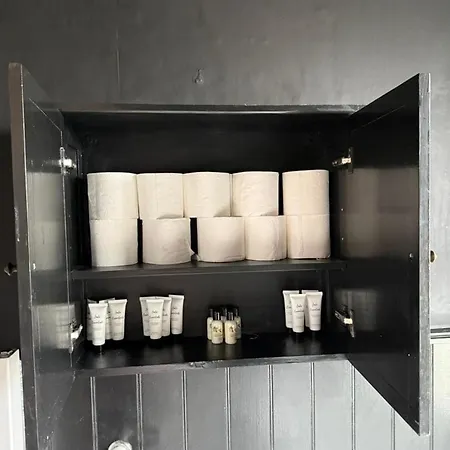 Spacious 6br For Groups Near Station Appartamento