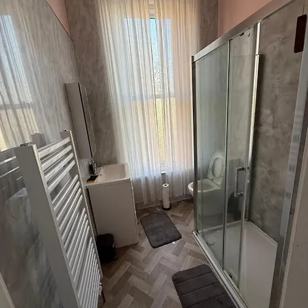 Spacious 6br For Groups Near Station Apartmán
