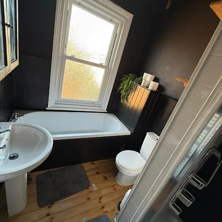 Apartmán Spacious 6br For Groups Near Station *