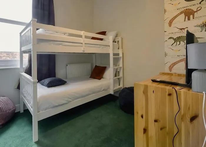 Spacious 6br For Groups Near Station Apartment