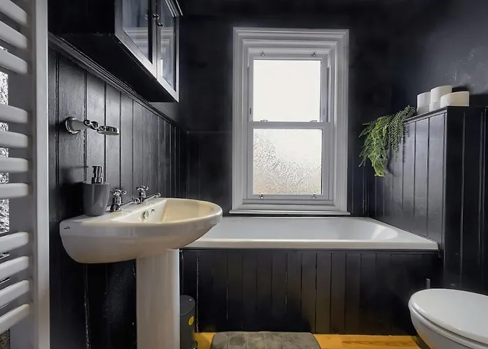 Spacious 6br For Groups Near Station Apartment *