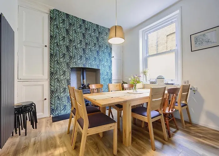 Spacious 6br For Groups Near Station