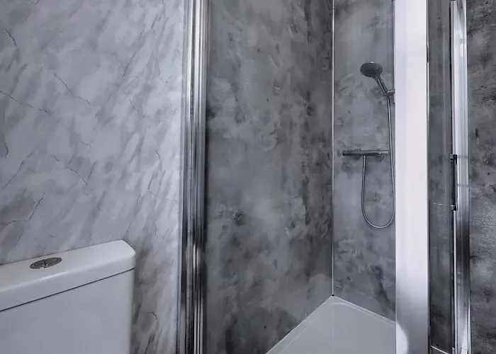 Spacious 6br For Groups Near Station Apartment Scarborough