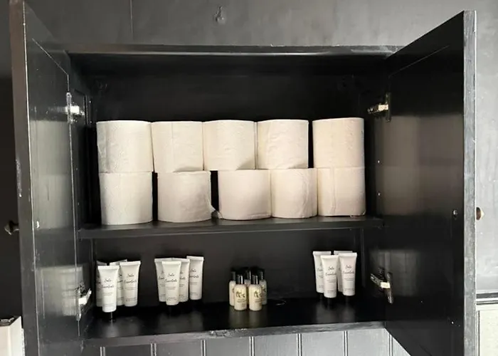 Spacious 6br For Groups Near Station Apartment