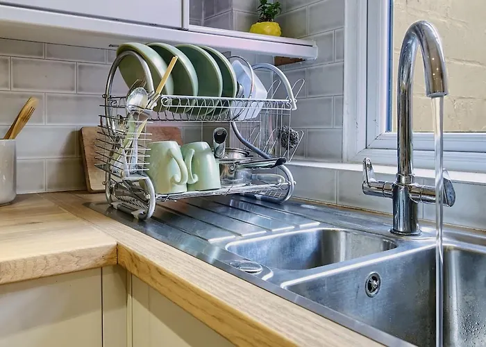 Spacious 6br For Groups Near Station * Scarborough