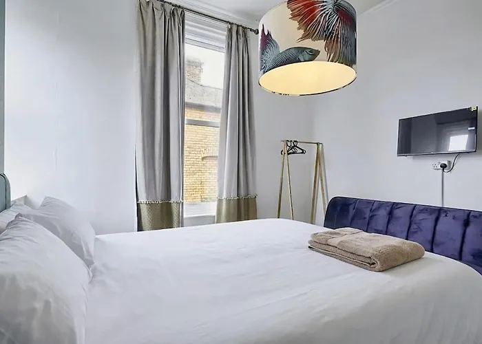 Spacious 6br For Groups Near Station * Scarborough