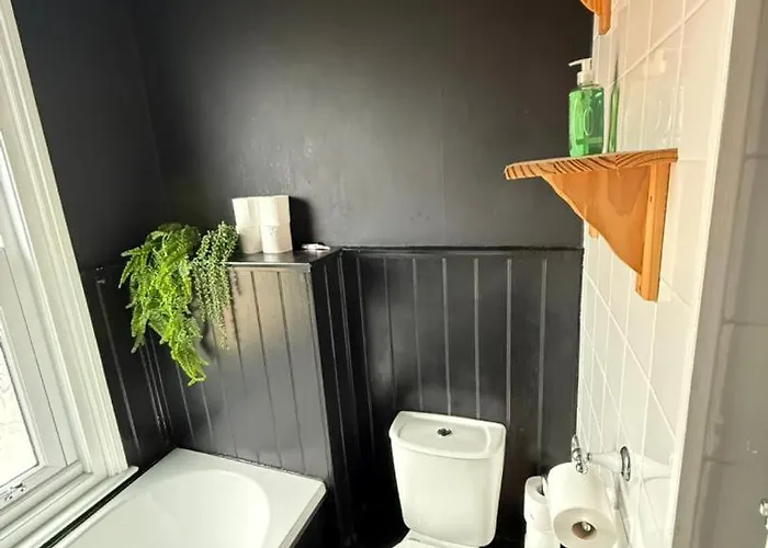 Spacious 6br For Groups Near Station Apartment