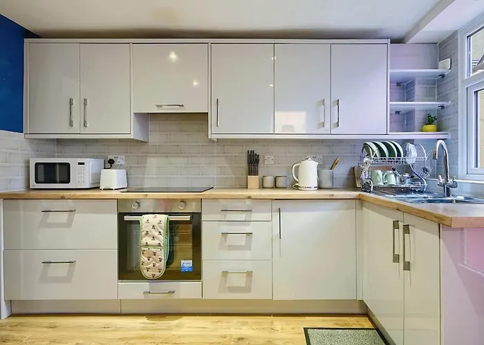 Apartment Spacious 6br For Groups Near Station