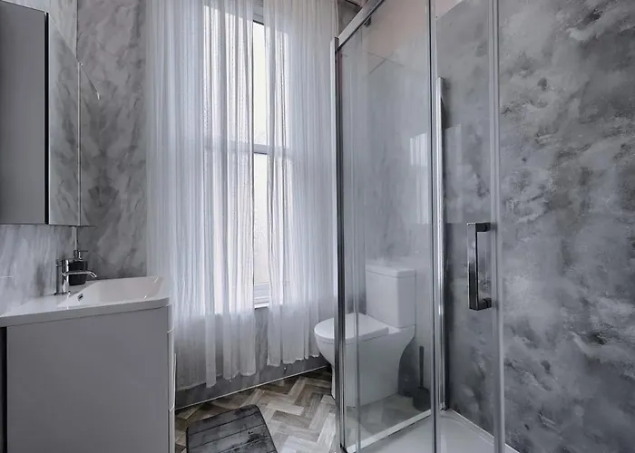 Spacious 6br For Groups Near Station Apartment