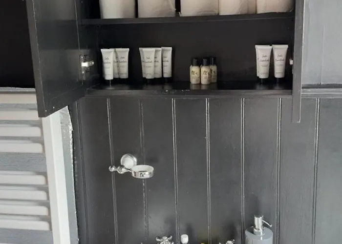 Spacious 6br For Groups Near Station * Scarborough