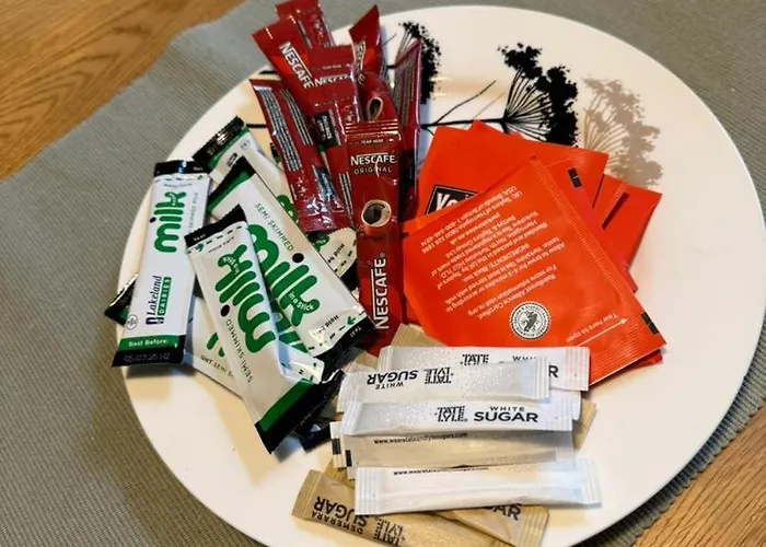 Spacious 6br For Groups Near Station Apartment